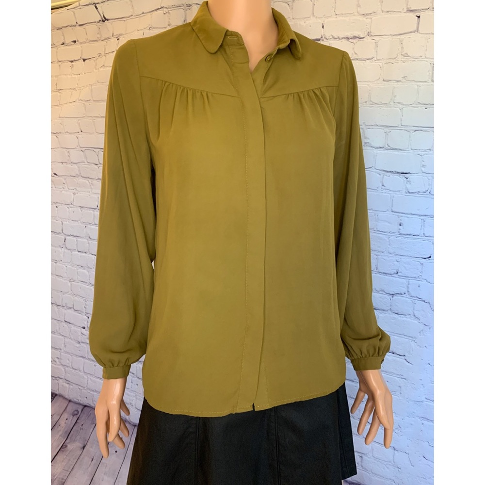 H & M Olive Green size 4 business casual Long Sleeve Flowy Button down
